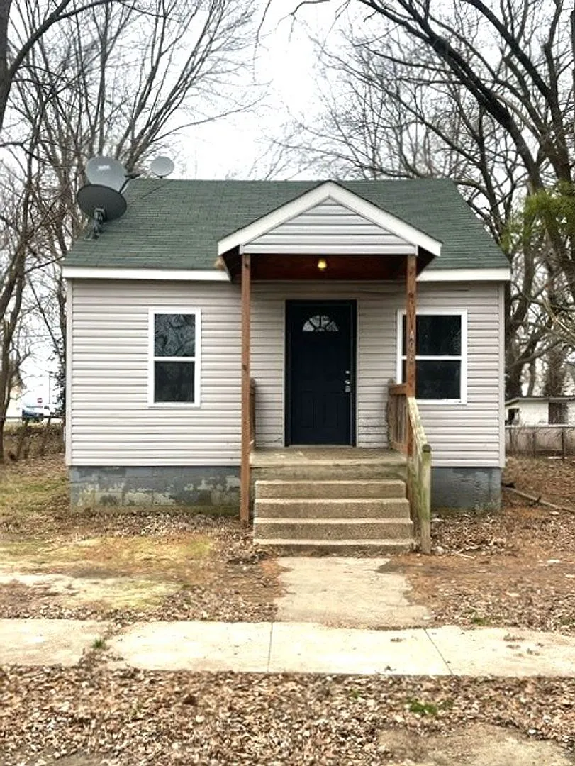 2 Bedroom 1 Bathroom in Elsberry, MO — Photo 2