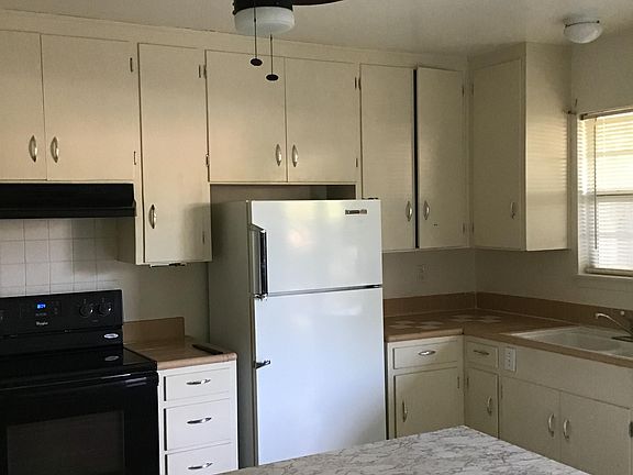 5th image of 706 N C St APT B