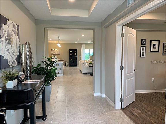 5th image of 206 Barrington Dr