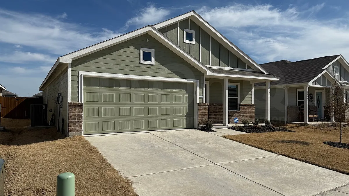3 bed, 2.0 bath, 1481 sqft, $1,750 — Photo 2