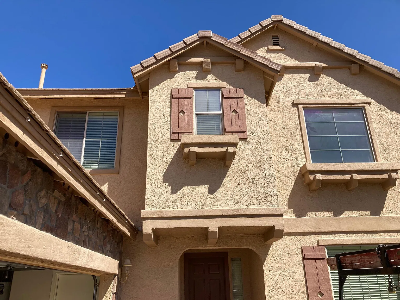4 bed, 2212 sqft, $2,600 — Photo 1