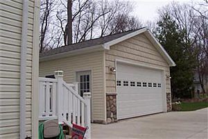 3rd image of 3416 S Memorial Shoreway Dr