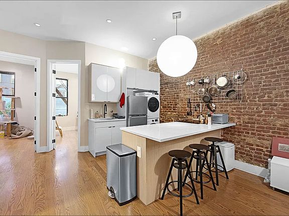 3rd image of 361 Vernon Ave #2A