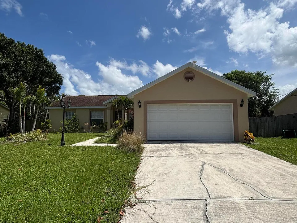 2274 SE Longhorn Ave