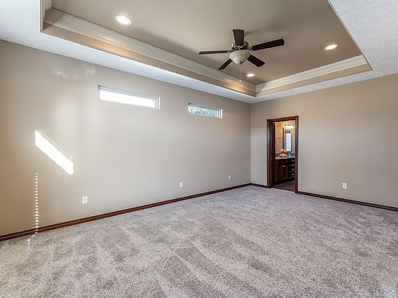 4th image of 842 E Woodstone Dr