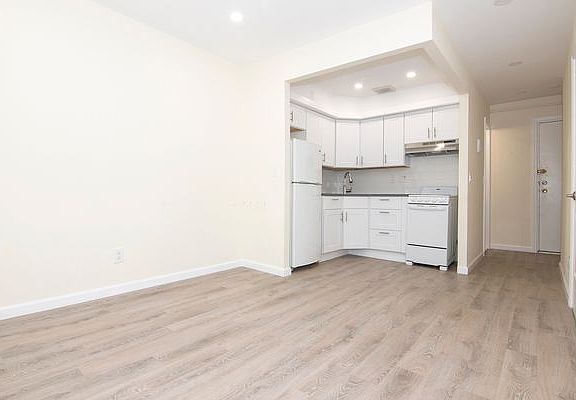 5th image of 26-27 28th St #2E