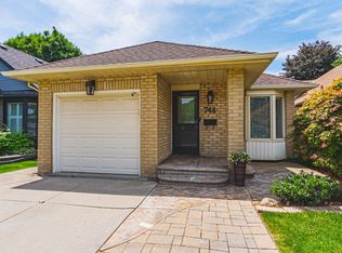 744 Miriam Cres, Burlington, ON L7S2E3