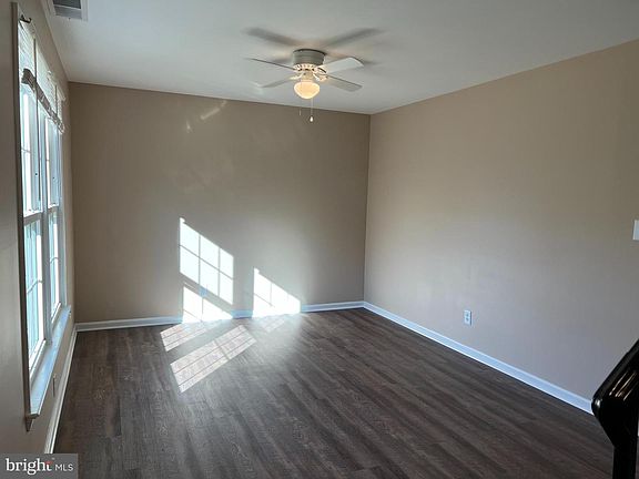 3rd image of 337 Clay St