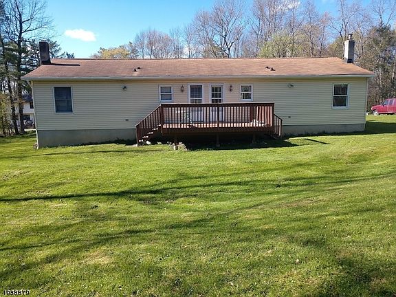 4th image of 403 Deerfield Ln