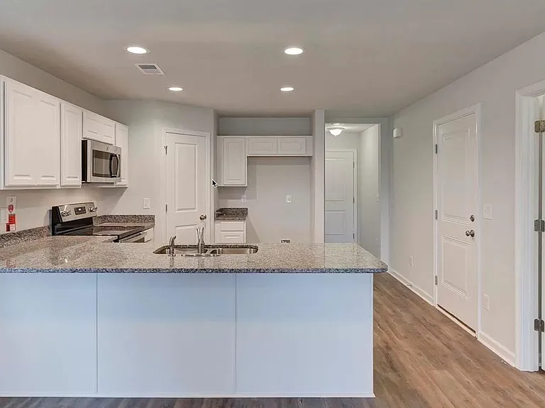 2750 Prince Charles Ct — Photo 3