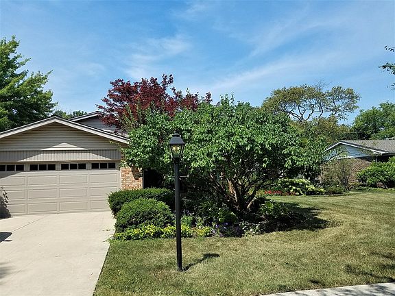2nd image of 3920 Lizette Ln