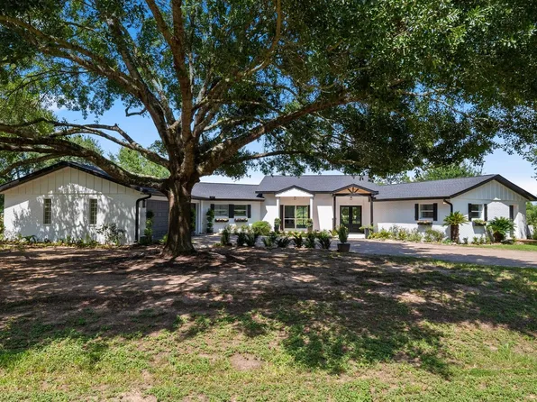 15502 Kitty Hawk Dr, Waller, TX 77484