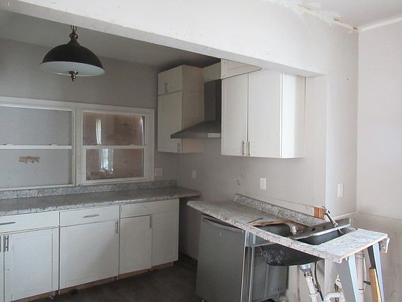 5th image of 3007 Fremont Ave N