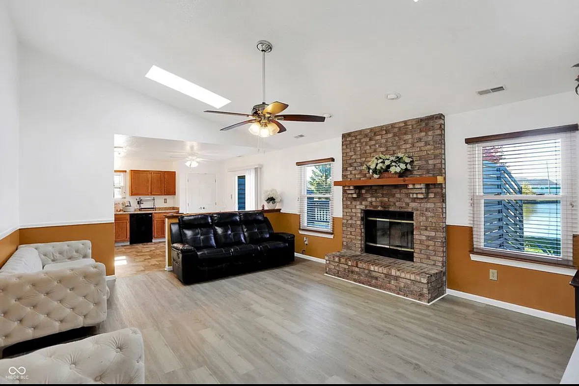 3 bed, 1550 sqft, $2,000 — Photo 2