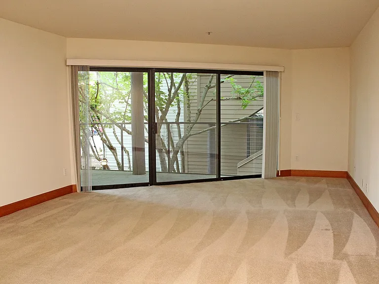 810 NW Naito Pkwy #F22 — Photo 4