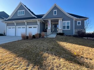 3671 Woodland Cove Pkwy, Excelsior, MN 55331