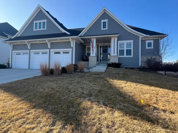 3671 Woodland Cove Pkwy, Excelsior, MN 55331