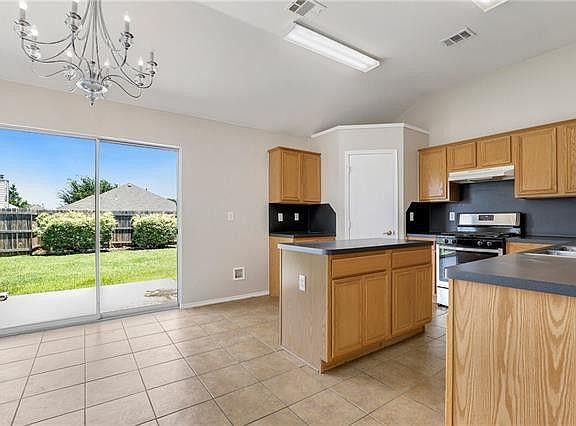 5th image of 9108 Newport Ln