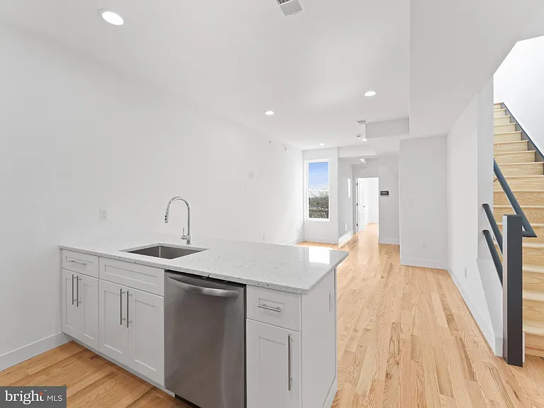 6442 Lansdowne Ave #3 — Photo 9