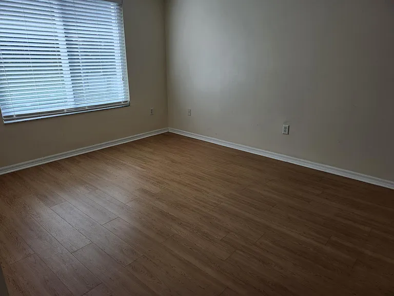 813 Villa Cir — Photo 10