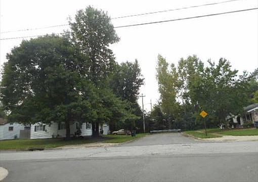 2nd image of 935 Warrington Rd