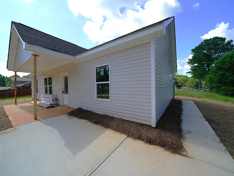 400 Henson Cir — Photo 2