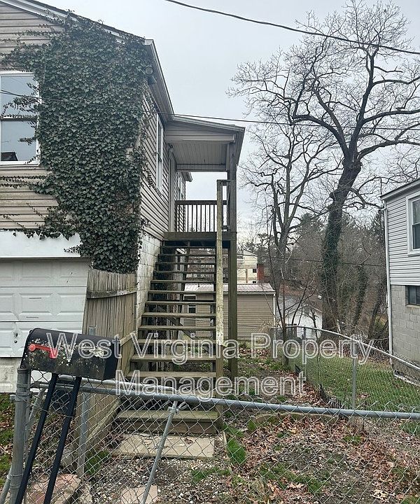 226 1/2 Clyde St, Beckley, WV 25801 | Zillow