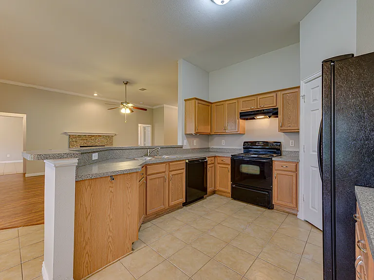 102 Paloma Cir — Photo 13