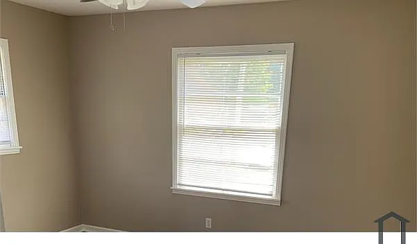 2500 Rochell Dr NW — Photo 4