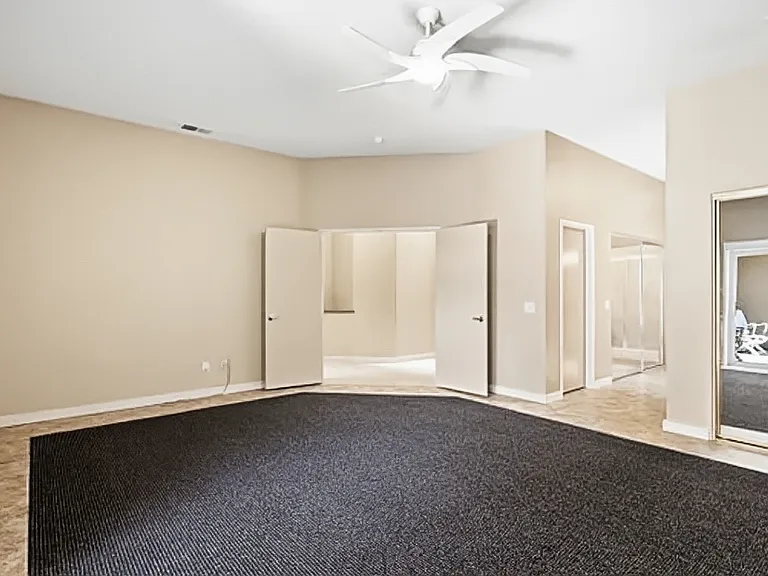 240 W Kavenish Dr — Photo 13