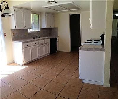 5th image of 17908 Bedford Dr