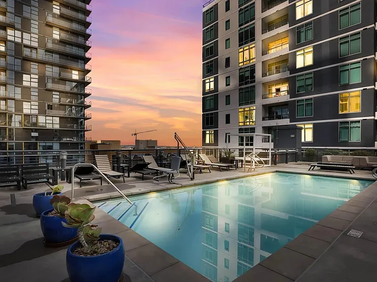 425 W Beech St #208 — Photo 21