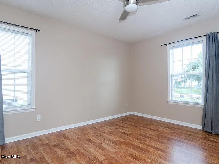 2716 Valor Dr — Photo 11