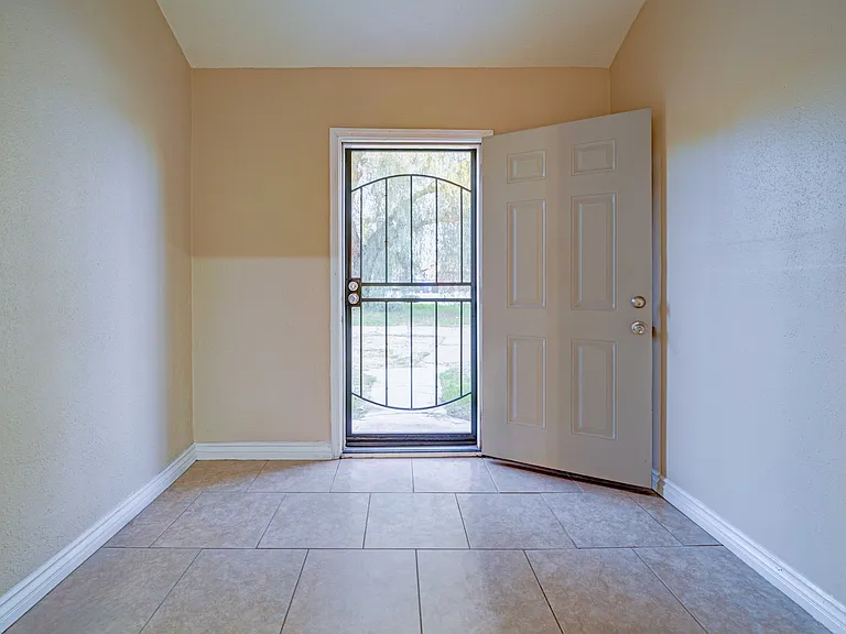 8940 Live Oak Ave #B — Photo 3