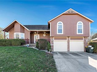 20919 Maple Ter, Spring Hill, KS 66083