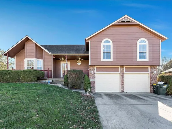 20919 Maple Ter, Spring Hill, KS 66083