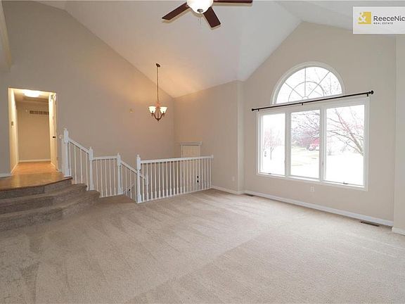 4th image of 5417 NE Rainbow Ct