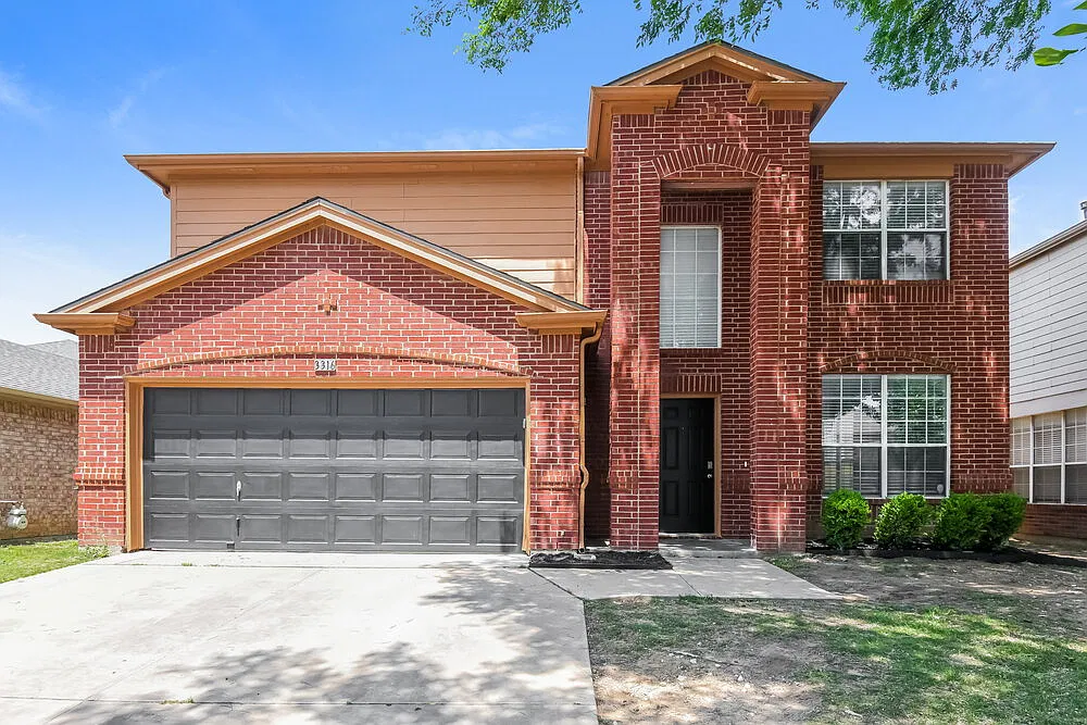 3 bed, 2.5 bath, 2104 sqft, $2,295 — Photo 1