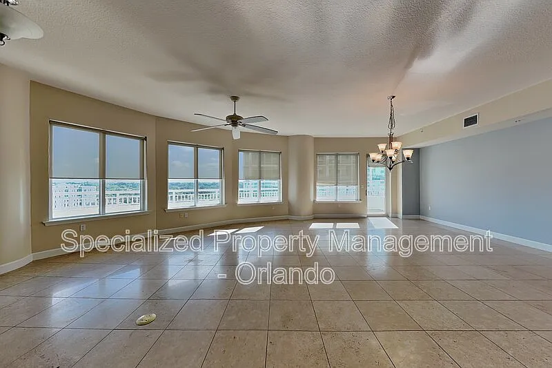 3 bed, 2.5 bath, 2575 sqft, $4,499 — Photo 4