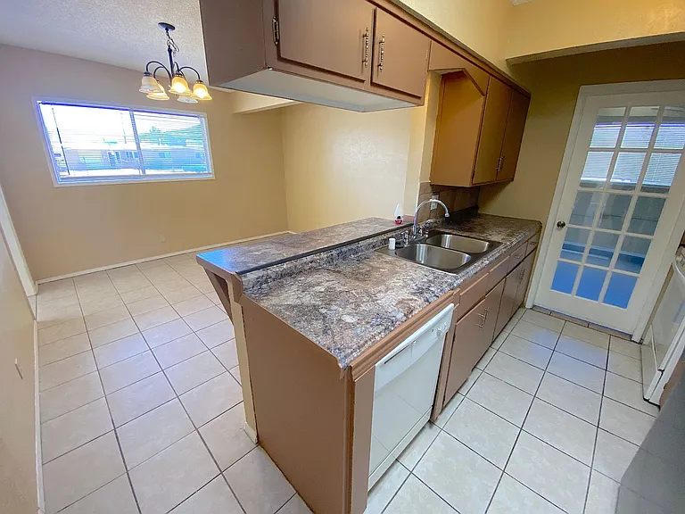 6041 Redstone Ln — Photo 10