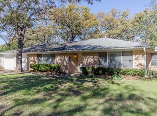 6905 Robinhood Ln, Fort Worth, TX 76112