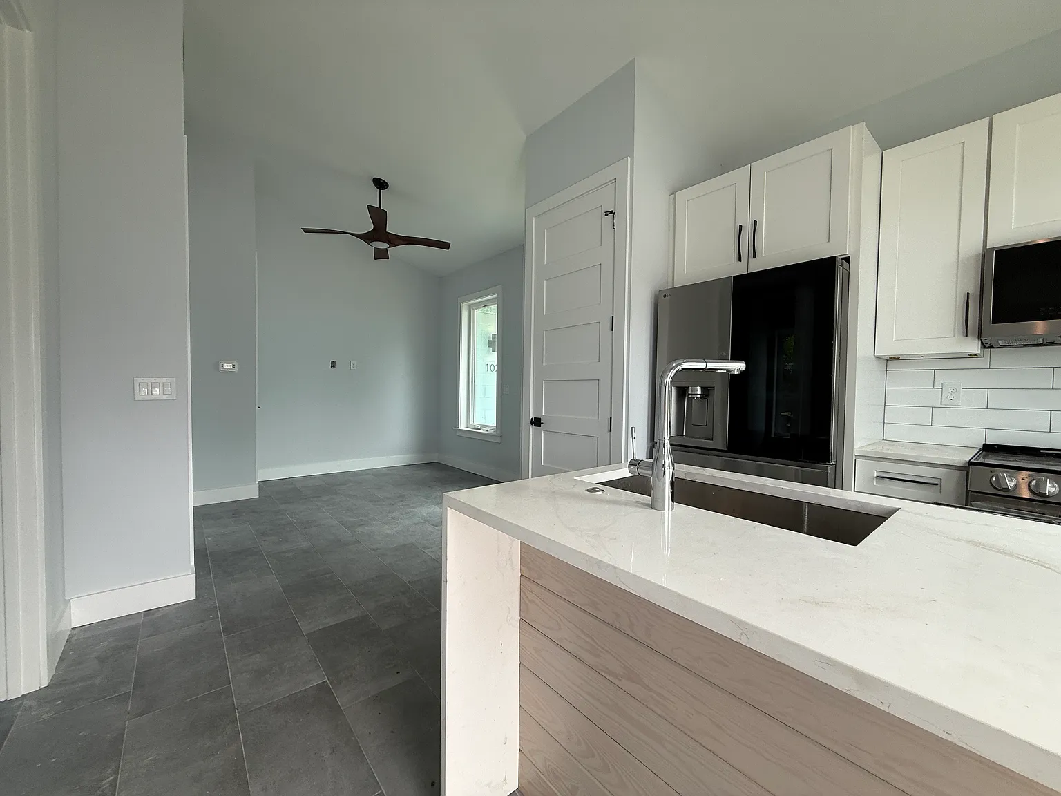 1 bed, 528 sqft, $2,449 — Photo 2