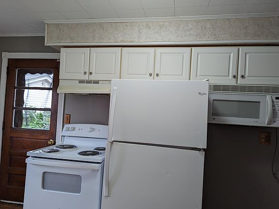 3rd image of 906 Maplewood Ave