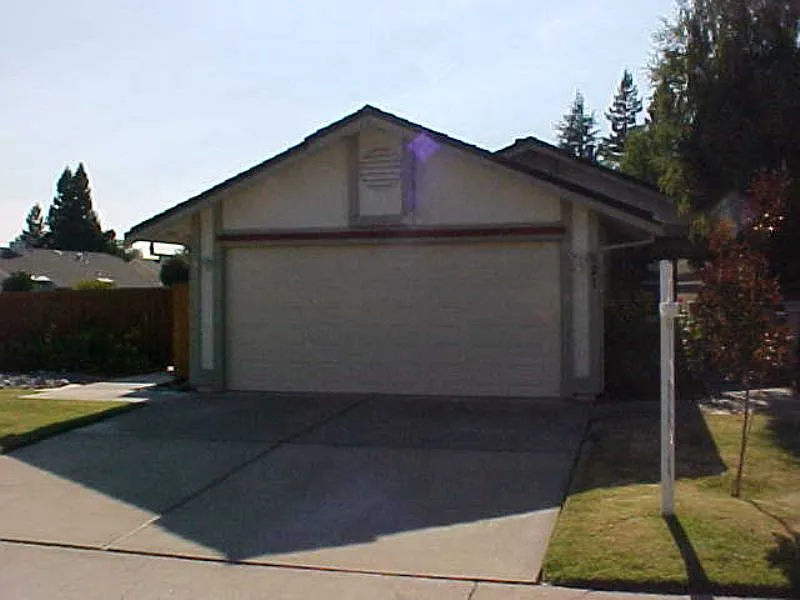 621 Cutting Way photo 1