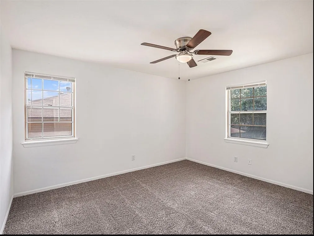 2 bed, 900 sqft, $1,400 — Photo 4