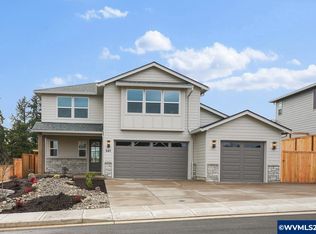 541 NW Crater Lake Dr, Dallas, OR 97338