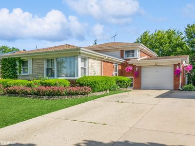 8012 W Lake St, Niles, IL, 60714