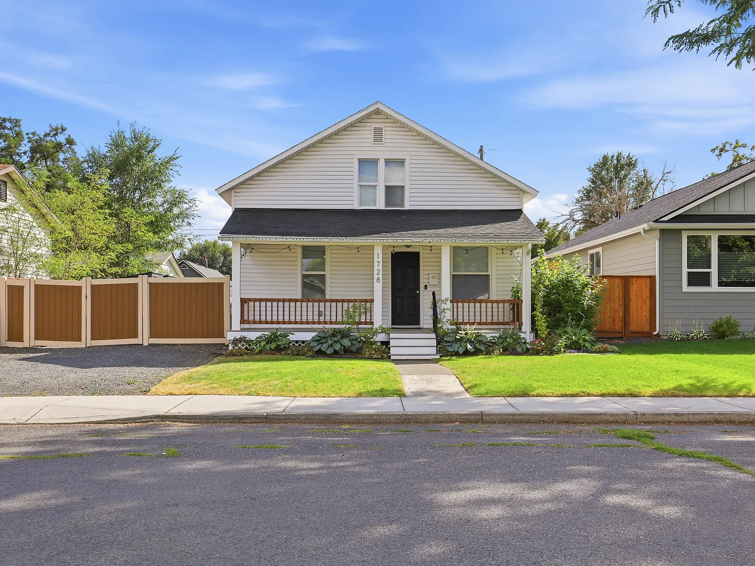 3 bed, 1125 sqft, $2,000 — Photo 1