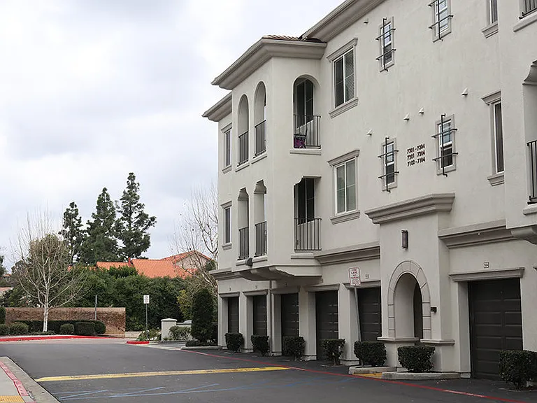 Placita Luxe Residences — Photo 37