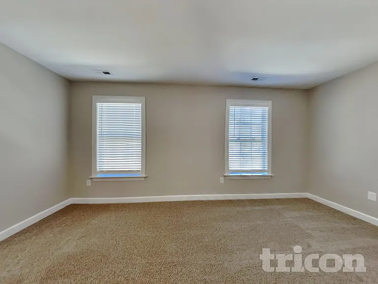 685 Century Dr — Photo 9